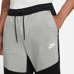 NIKE Sportswear Tech Fleece Jogginghose Herren black/dk grey heather/white L