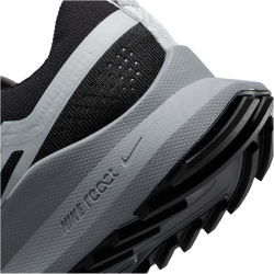NIKE React Pegasus Trail 4 Trailrunning-Schuhe Damen black/aura-dark grey-wolf grey 42.5