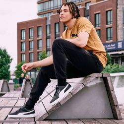 PUMA Caven Sneaker