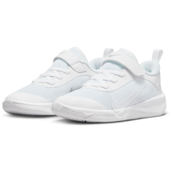 NIKE Omni Multi-Court Hallenschuhe Kinder