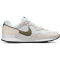 NIKE Venture Runner Sneaker Herren 101 - summit white/medium olive-black-white 39
