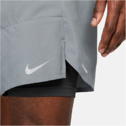 NIKE Dri-FIT Stride 7" 2in1 Laufshorts Herren 084 - smoke grey/dk smoke grey/reflective silv S