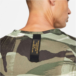 NIKE Dri-FIT Miler Camouflage kurzarm Laufshirt Herren 386 - oil green/reflective silv S