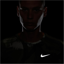 NIKE Dri-FIT Miler Camouflage kurzarm Laufshirt Herren 386 - oil green/reflective silv XL