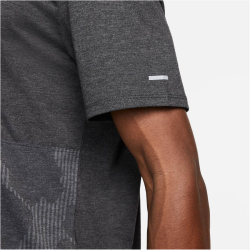 NIKE Dri-FIT Run Division kurzarm Laufshirt Herren 032 - black heather/reflective silv S