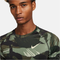 NIKE Pro Dri-FIT Slim Camouflage kurzarm Trainingsshirt...