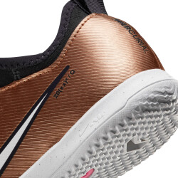 NIKE Jr. Air Zoom Mercurial Vapor 15 Academy IC Hallen-Fußballschuhe Kinder 810 - metallic copper/metallic copper 27.5