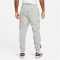 NIKE Sportswear Repeat Fleece Cargohose Herren 064 - dk grey heather/lt crimson S
