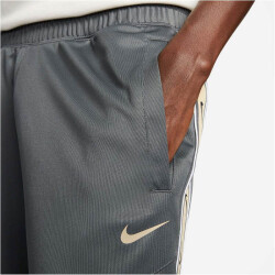NIKE Sportswear Repeat Jogginghose Herren 068 - iron...