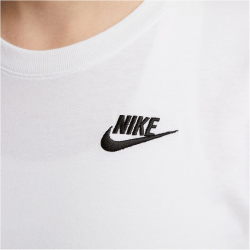 NIKE Sportswear Club Essentials T-Shirt Damen 100 - white XS